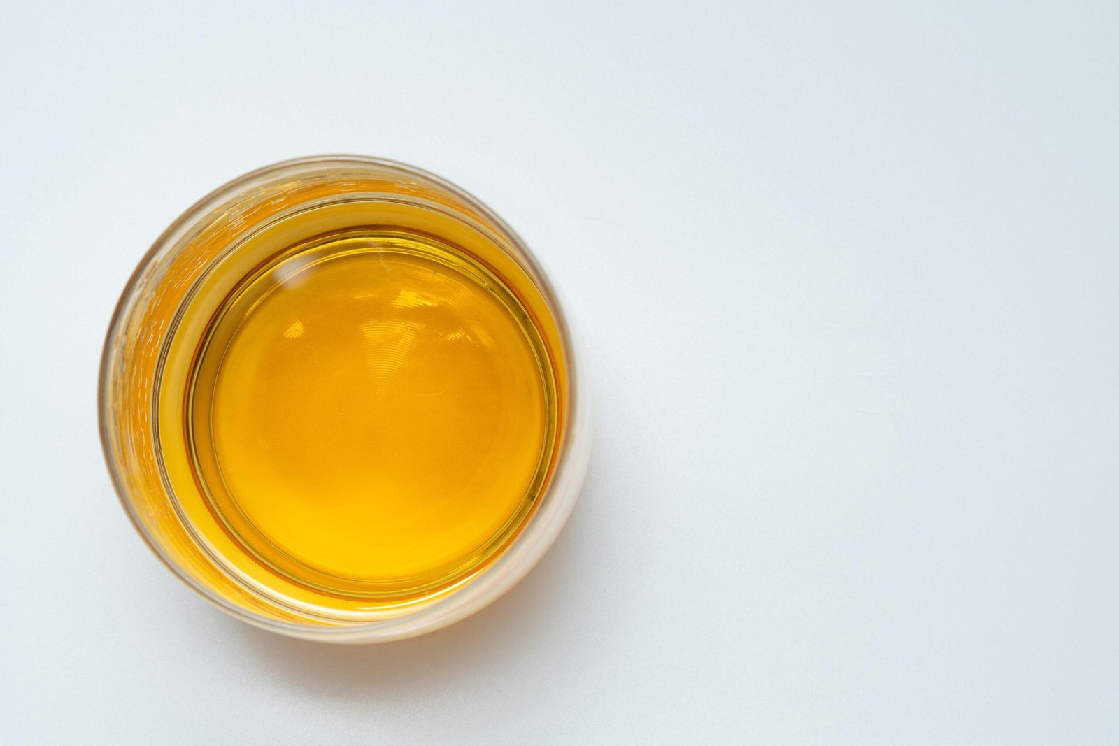 Infographic showing benefits of healthy cooking oils for skin health