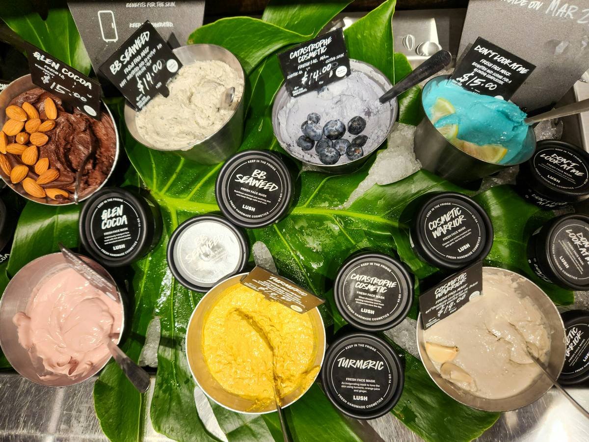 Infographic showing benefits of various healthy organic oils