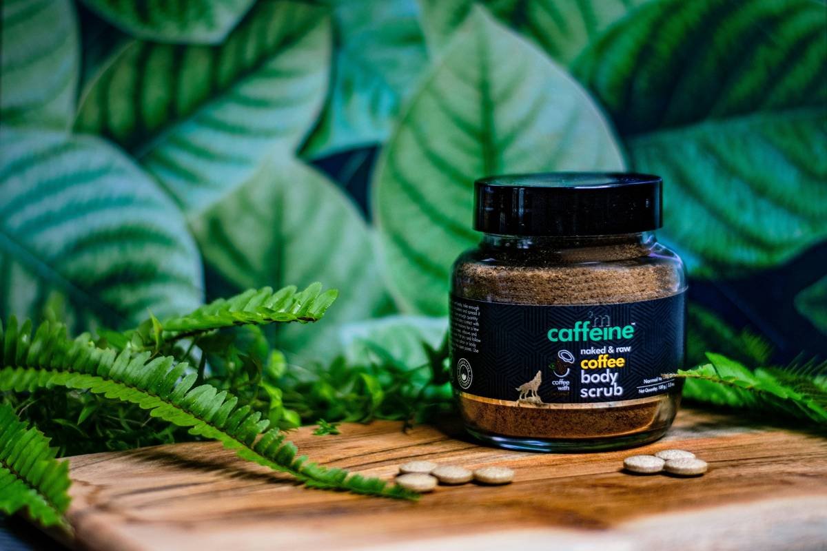 Infographic showing how herbal extracts improve skin health