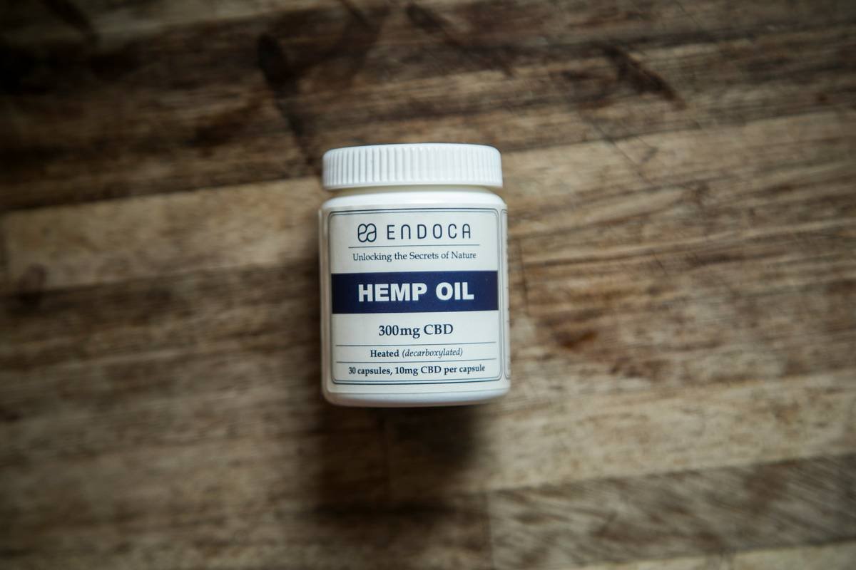 Infographic showing molecular composition of pure hemp seed oil vs. adulterated blends, highlighting omega fatty acids and GLA content